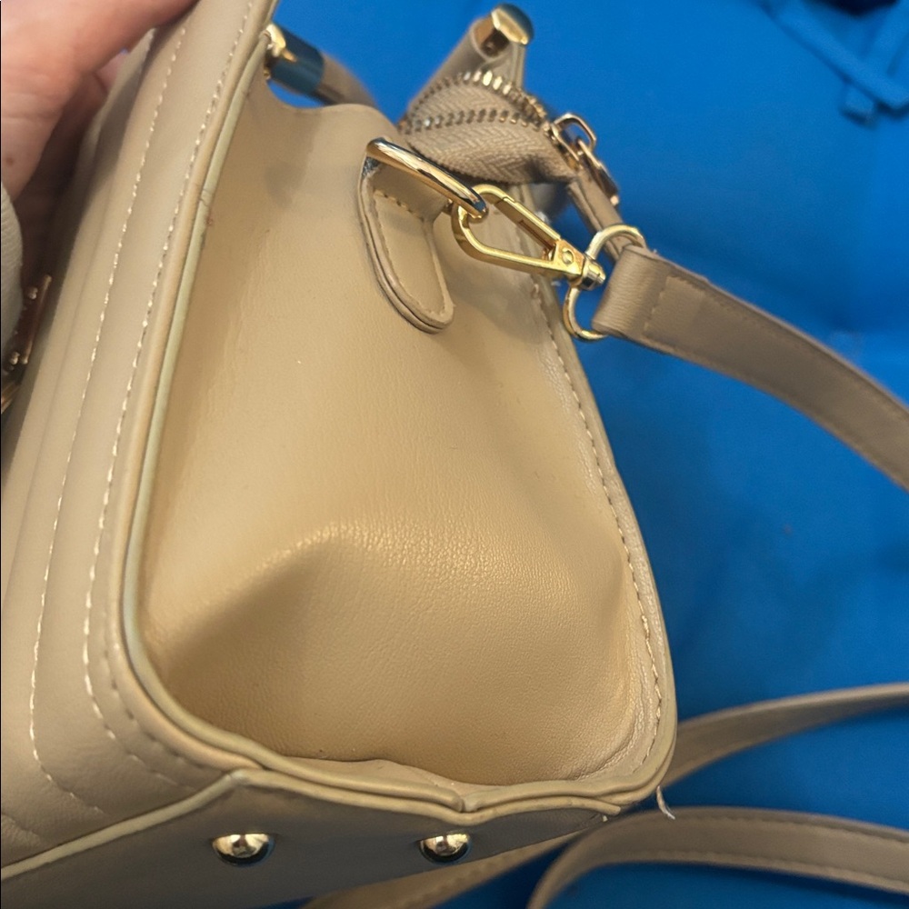 Bebe Los Angeles Purse Color Cream Gold Gently Used Shoulder Purse NWOTS - Picture 8 of 10
